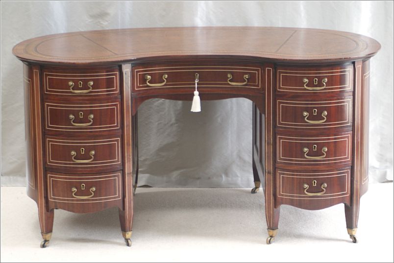 2004 Antique Kidney Shaped Pedestal Desk (1)